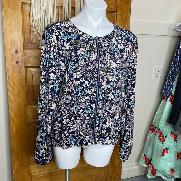 Fever Blue Floral Long Sleeves Zip Up Gathered Hem Relaxed Lightweight Jacket - Picture 5 of 14